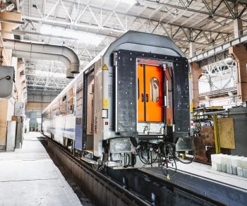Pociąg w DBT -Łukasiewicz PIT. Badania wytrzymałościowe pojazdów szynowych