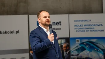 Mateusz Motyl podczas konferencji „KOLEJ WODOROWA” HYDROGEN4RAIL – FUTURE OF TRANSPORT