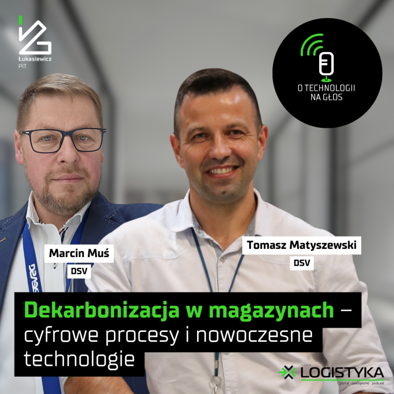 Grafika promująca podcast "O technologii na głos". Na zdjęciu widoczni są Marcin Muś i Tomasz Matyszewski z firmy DSV. Główny napis głosi: "Dekarbonizacja w magazynach – cyfrowe procesy i nowoczesne technologie". Widoczne logo Sieci Badawczej Łukasiewicz – PIT oraz portalu Logistyka.