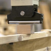 Prasa do gięcia drewna, urządzenie obróbcze do profilowania elementów drewnianych