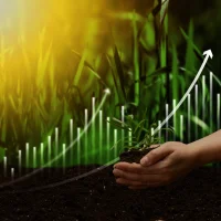 Women_s_Hands_Hold_A_Handful_Of_Soil_original_1416594 ESG i ekoprojektowanie