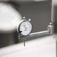 Zbliżenie na miernik, precyzyjne narzędzie pomiarowe